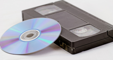 VHS Kassetten und DVD ergänzen sich perfekt: Digitalisierte VHS-Filme lassen sich am besten auf DVD speichern.